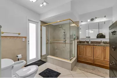 620 Lake Dasha Cir, Plantation, FL 33324 - Photo 32