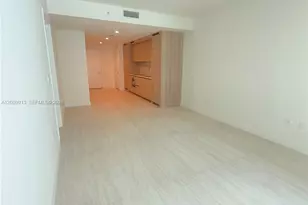 77 SE 5th St, Miami, FL 33131 - Photo 14