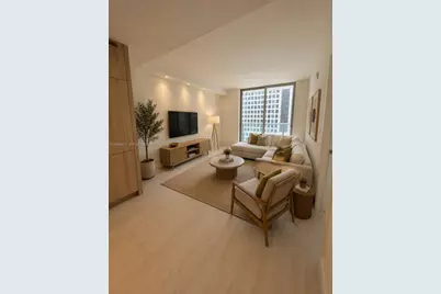 77 SE 5th St #1811, Miami, FL 33131 - Photo 2