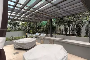 77 SE 5th St, Miami, FL 33131 - Photo 38
