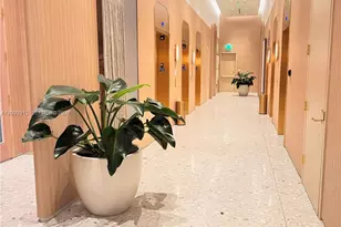 77 SE 5th St, Miami, FL 33131 - Photo 16