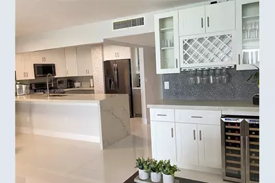 6450 Collins Ave #1004, Miami Beach, FL 33141 - Photo 8