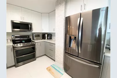 6450 Collins Ave #1004, Miami Beach, FL 33141 - Photo 4