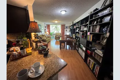 8225 Lake Dr #404, Doral, FL 33166 - Photo 24