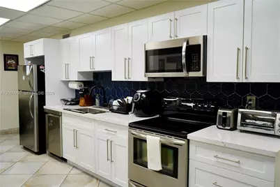 150 Westward Dr #4, Miami Springs, FL 33166 - Photo 6