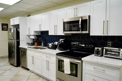 150 Westward Dr #5, Miami Springs, FL 33166 - Photo 6