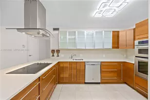 20379 W Country Club Dr, Aventura, FL 33180 - Photo 8