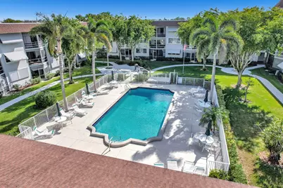 400 SE 10th St #105, Deerfield Beach, FL 33441 - Photo 4