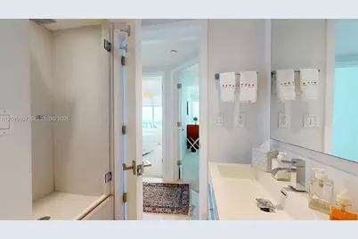 5025 Collins Ave #2206, Miami Beach, FL 33140 - Photo 10