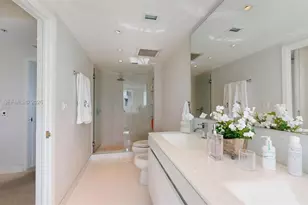 5025 Collins Ave, Miami Beach, FL 33140 - Photo 16