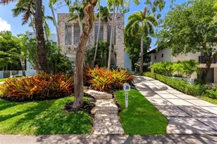 690 Warren Ln, Key Biscayne, FL 33149 - Photo 2