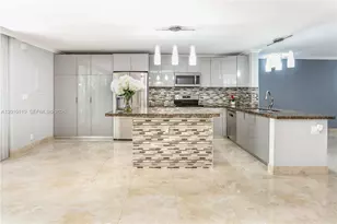 928 NE 27th Ave, Hallandale Beach, FL 33009 - Photo 6