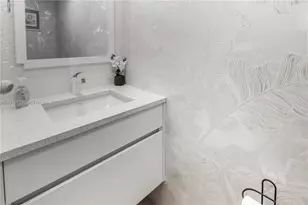 928 NE 27th Ave, Hallandale Beach, FL 33009 - Photo 12