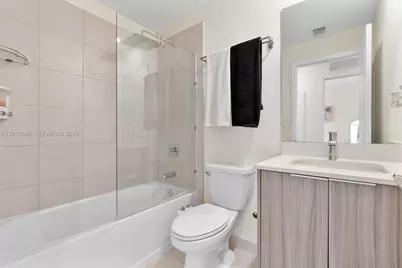 8368 Central Park Blvd, Doral, FL 33166 - Photo 16