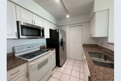 1155 Brickell Bay Dr #3007, Miami, FL 33131 - Photo 8