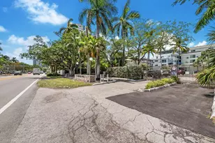 2539 S Bayshore Dr, Miami, FL 33133 - Photo 10