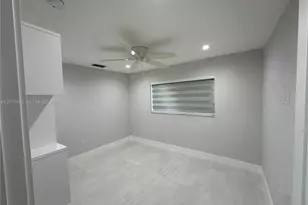 9275 SW 67th St, Miami, FL 33173 - Photo 16