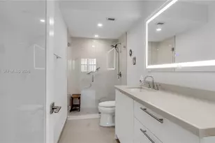 300 Bayview Dr, Sunny Isles Beach, FL 33160 - Photo 32