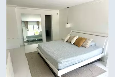 1800 Collins Ave #5D, Miami Beach, FL 33139 - Photo 4