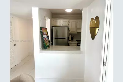 1800 Collins Ave #5D, Miami Beach, FL 33139 - Photo 12