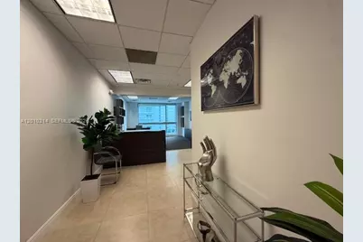 175 SW 7th St #1605, Miami, FL 33130 - Photo 4