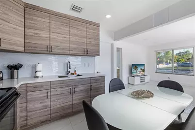 301 NW 34th St, Miami, FL 33127 - Photo 20