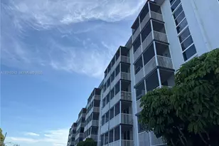 16851 NE 23rd Ave, North Miami Beach, FL 33160 - Photo 12