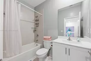 20572 NE 5th Pl, Miami, FL 33179 - Photo 16