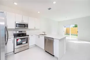 2642 SE 10th St, Homestead, FL 33035 - Photo 8