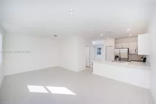 2642 SE 10th St, Homestead, FL 33035 - Photo 10