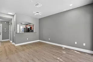 7995 NW 8th St, Miami, FL 33126 - Photo 12