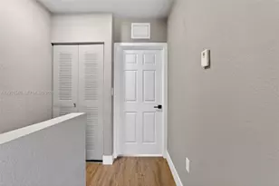 7995 NW 8th St, Miami, FL 33126 - Photo 22