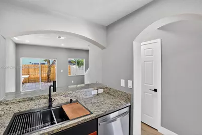 7995 NW 8th St #100C, Miami, FL 33126 - Photo 6