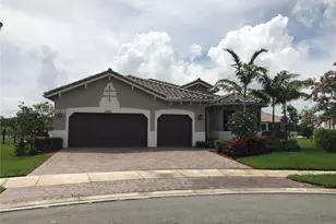 9751 Lakeview Ln, Parkland, FL 33076 - Photo 2