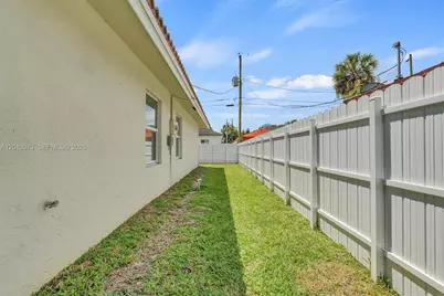 2762 NW 9th Ct, Fort Lauderdale, FL 33311 - Photo 32