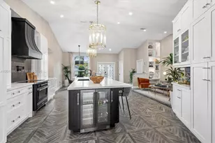811 Amherst Ave, Davie, FL 33325 - Photo 2