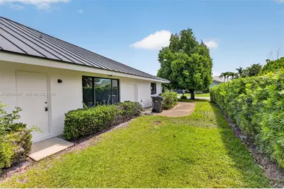 712 Pine Lake Dr, Delray Beach, FL 33445 - Photo 12
