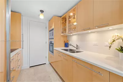 6801 Collins #1215, Miami Beach, FL 33141 - Photo 14