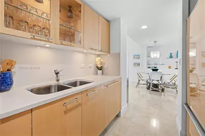6801 Collins #1215, Miami Beach, FL 33141 - Photo 16