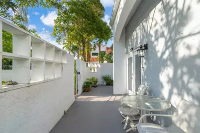 20904 Leeward Ct #221-2, Aventura, FL 33180 - Photo 2