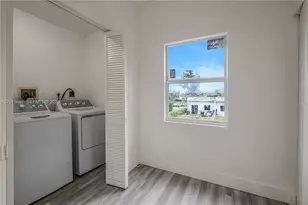 763 NW 80th St, Miami, FL 33150 - Photo 14