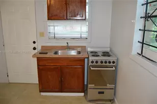 931 NW 179th Terrace, Miami Gardens, FL 33169 - Photo 2
