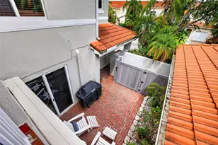 1581 Yellowheart Way, Hollywood, FL 33019 - Photo 38