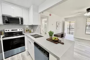 10031 Winding Lake Rd, Sunrise, FL 33351 - Photo 6