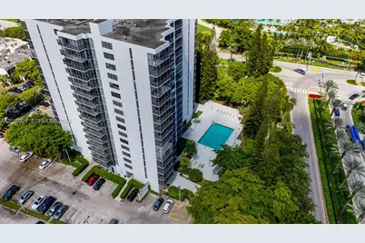 20100 W Country Club Dr #504, Aventura, FL 33180 - Photo 2