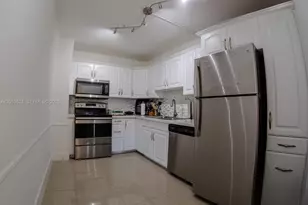 20100 W Country Club Dr, Aventura, FL 33180 - Photo 8