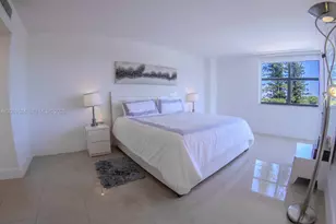 20100 W Country Club Dr, Aventura, FL 33180 - Photo 18