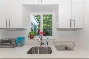 202 NW 92nd St, Miami Shores, FL 33150 - Photo 8