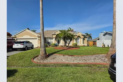 2637 SW Monterrey Ln, Port Saint Lucie, FL 34953 - Photo 2