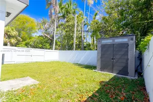 571 NW 152nd St, Miami, FL 33169 - Photo 16